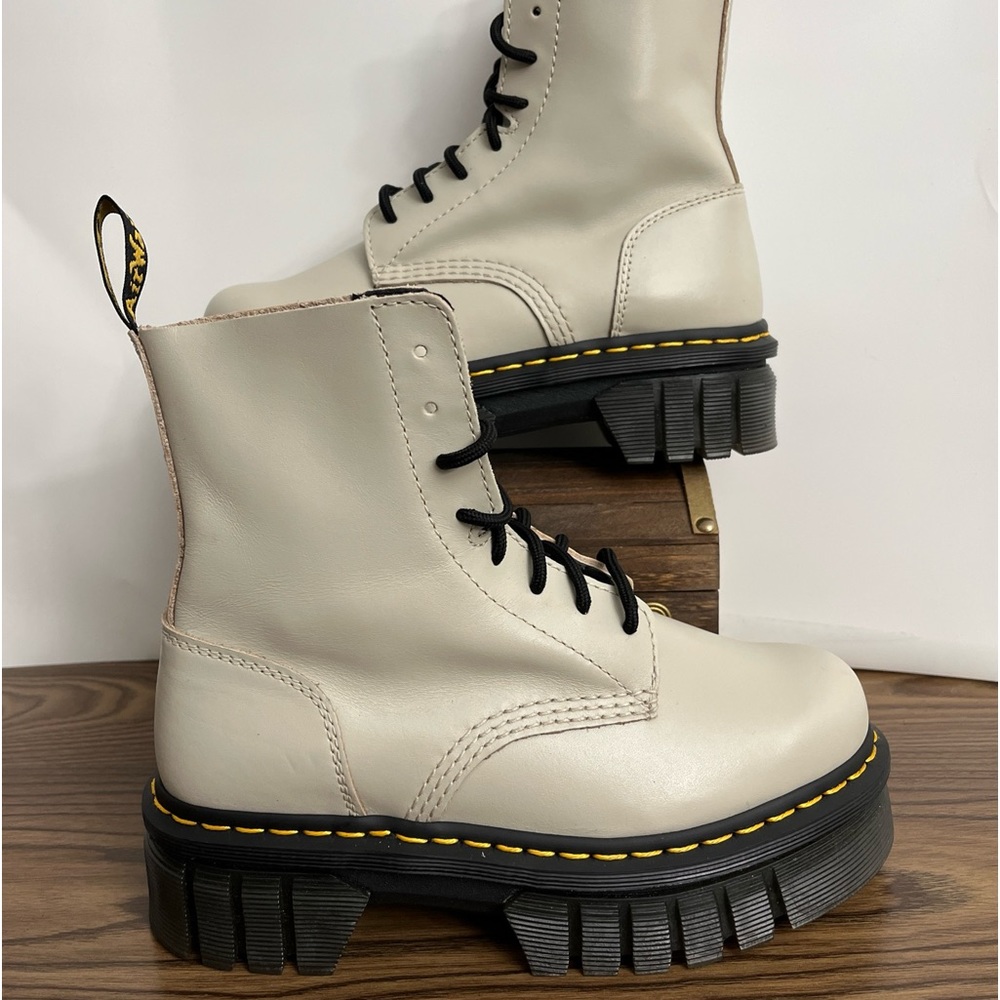 Dr. Martens  Audrick 8-Eye Boot EU 39 US 8 in Cement Platform Boots